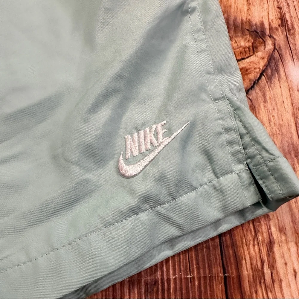 Nike sportswear club